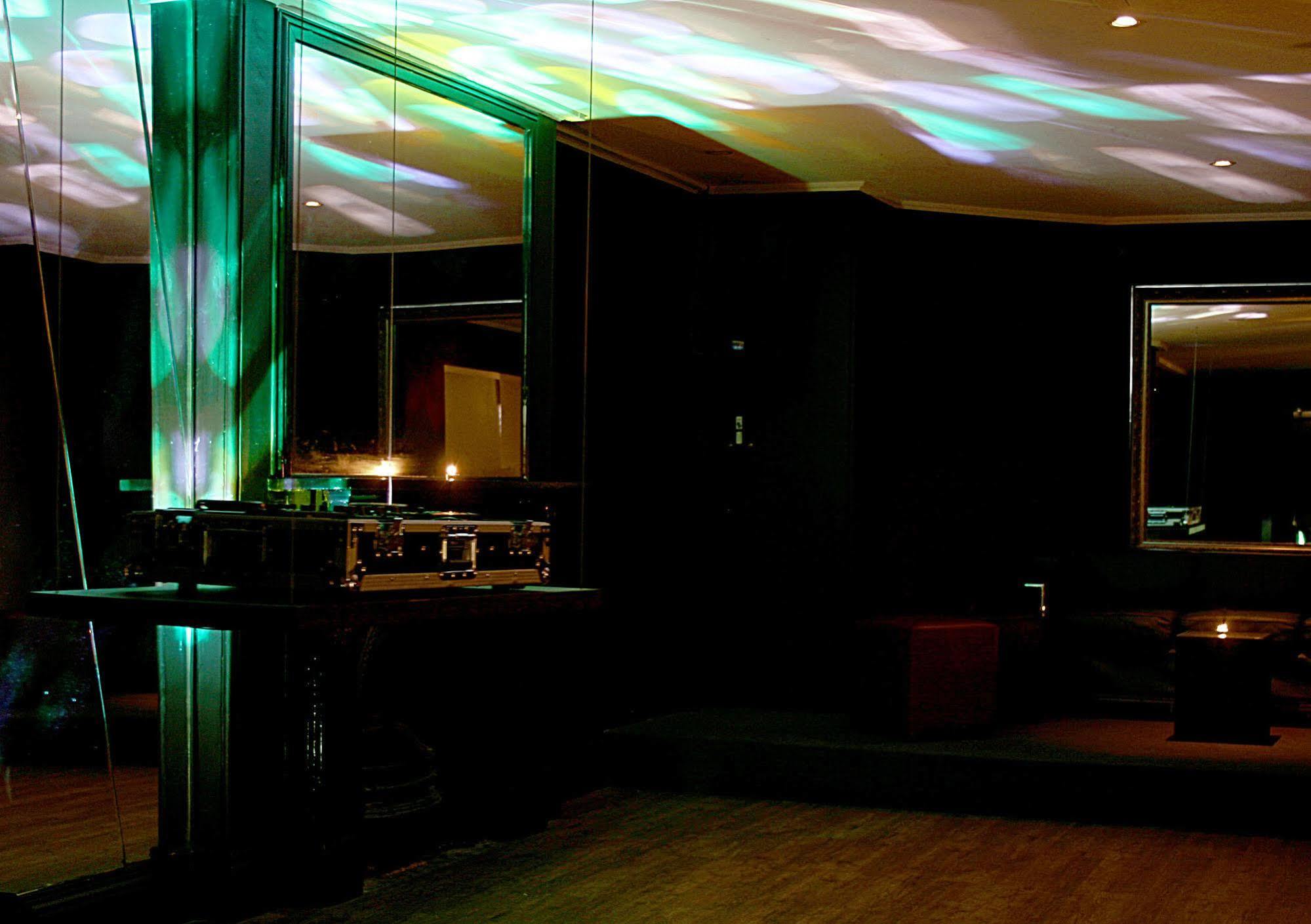 Glenelg Beach Hostel 외부 사진